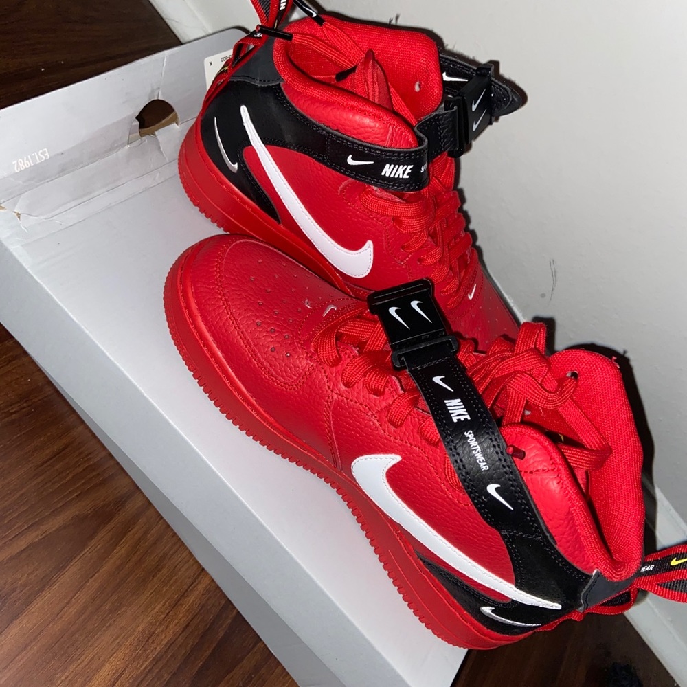 air force 1 mid lv8